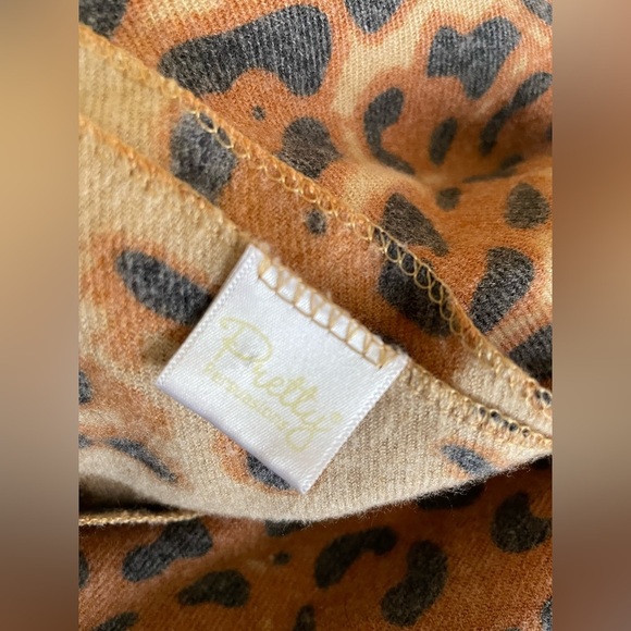 Warm wool shawl, leopard print size appropriately 36” x 64” used great condition - Picture 3 of 3